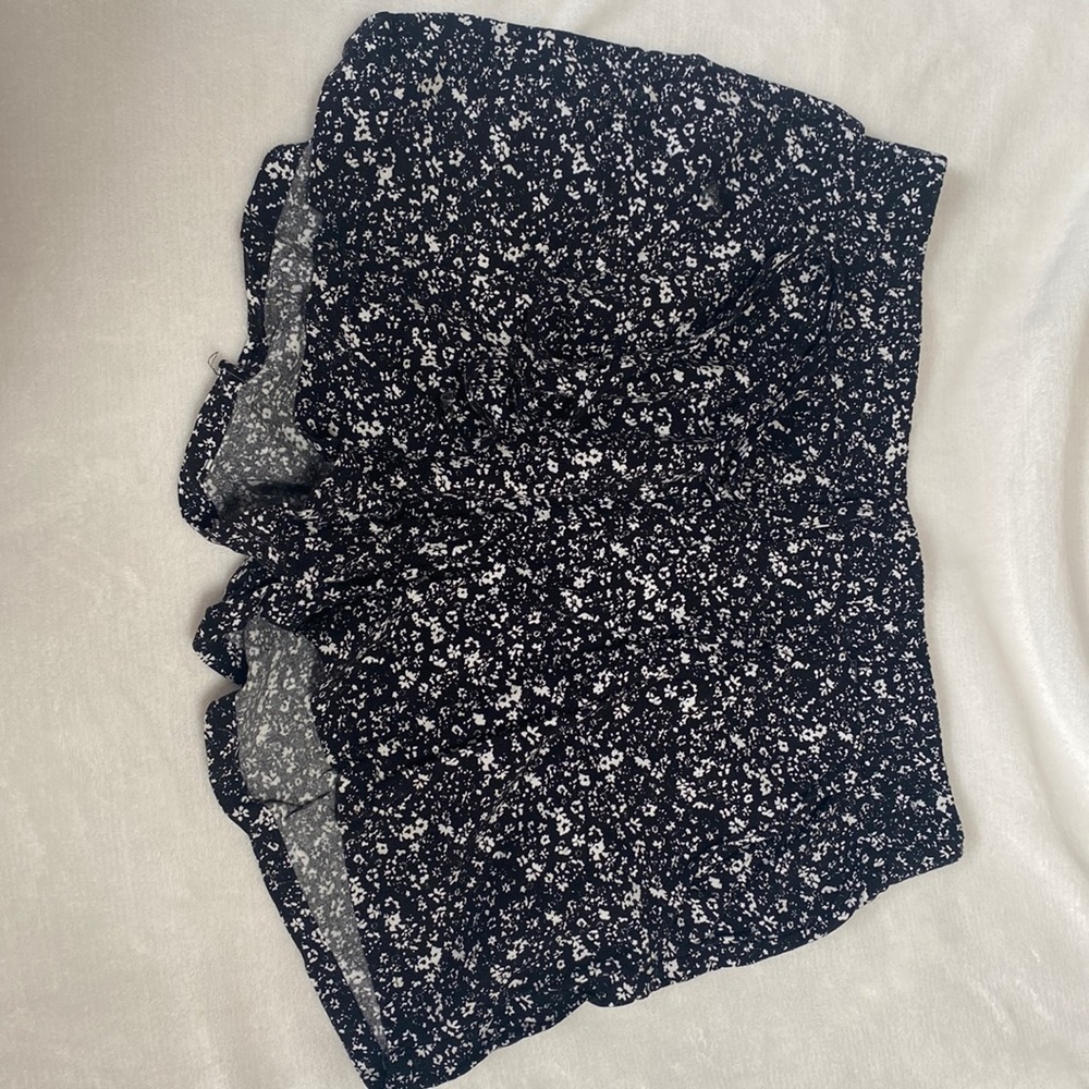 B&W flower shorts